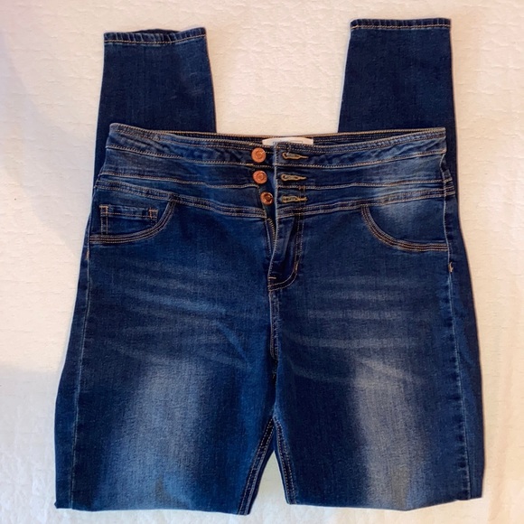 Eighty-two Slim Denim Jeans. - Picture 4 of 7